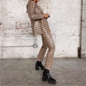 NWT Danielle Bernstein Faux Snakeskin Matching Dress Pants Shiny 00